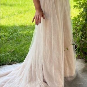 Elegant Women's Blush Lace Wedding Dress